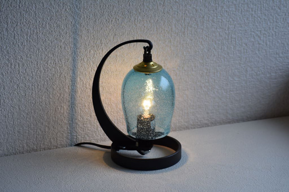 気泡たっぷり　すずらん　卓上ランプ　ガラスランプ 気泡たっぷり すずらん 卓上ランプ ガラスランプ 気泡たっぷり