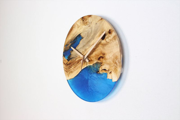 木とレジンの掛け時計　直径30cm　resin30-250 2枚目の画像