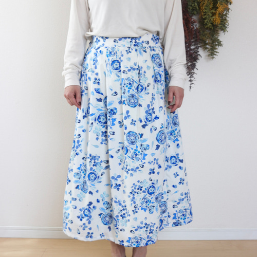 Ladies 鮮やかブルーのバラ柄スカート/お揃い/バラ柄 ロングスカート