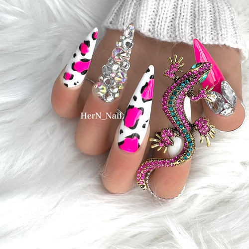 ネオンピンクレオパード超ギャルネイルチップ ネイルチップ（つけ爪