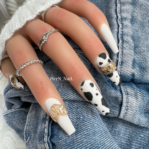 ホワイトカウ柄リングネイルチップ ネイルチップ（つけ爪） HerN
