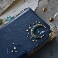 手帳型スマホケース『ブルームーンと青い流星』ネイビー。ゴールドの角金具付で丈夫❥❥全機種対応 2枚目の画像