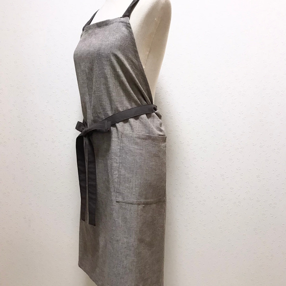 バッククロスのエプロン☆前結びタイプ／綿麻スペックでカジュアルに！（ブラウン） 4枚目の画像