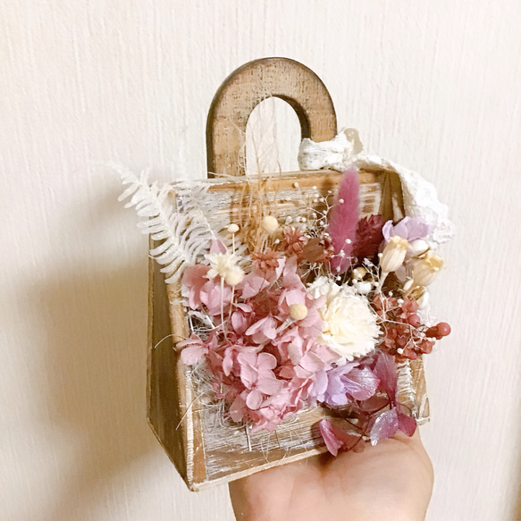 母の日ギフトにピッタリ☆ソラカーネションが可愛いウッドバッグアレンジ❤︎紫陽花の幸せも花が咲く★ 5枚目の画像