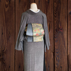 *絲綢和服翻版* 成人平子腰帶和半寬腰帶，由染色的大島和銀根博卡西和服製成。長420cm。 第4張的照片