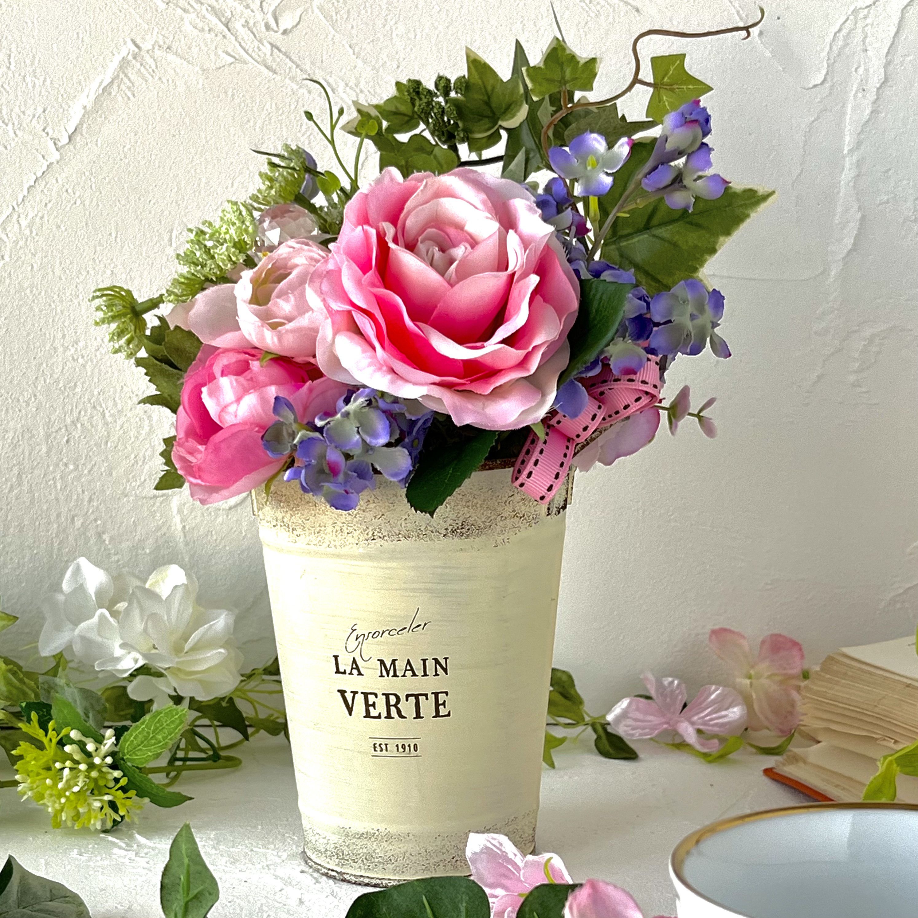 アーティフィシャルフラワー　プレゼント　薔薇　癒される　ミニサイズでも華やか　軽い　お手入れ不要