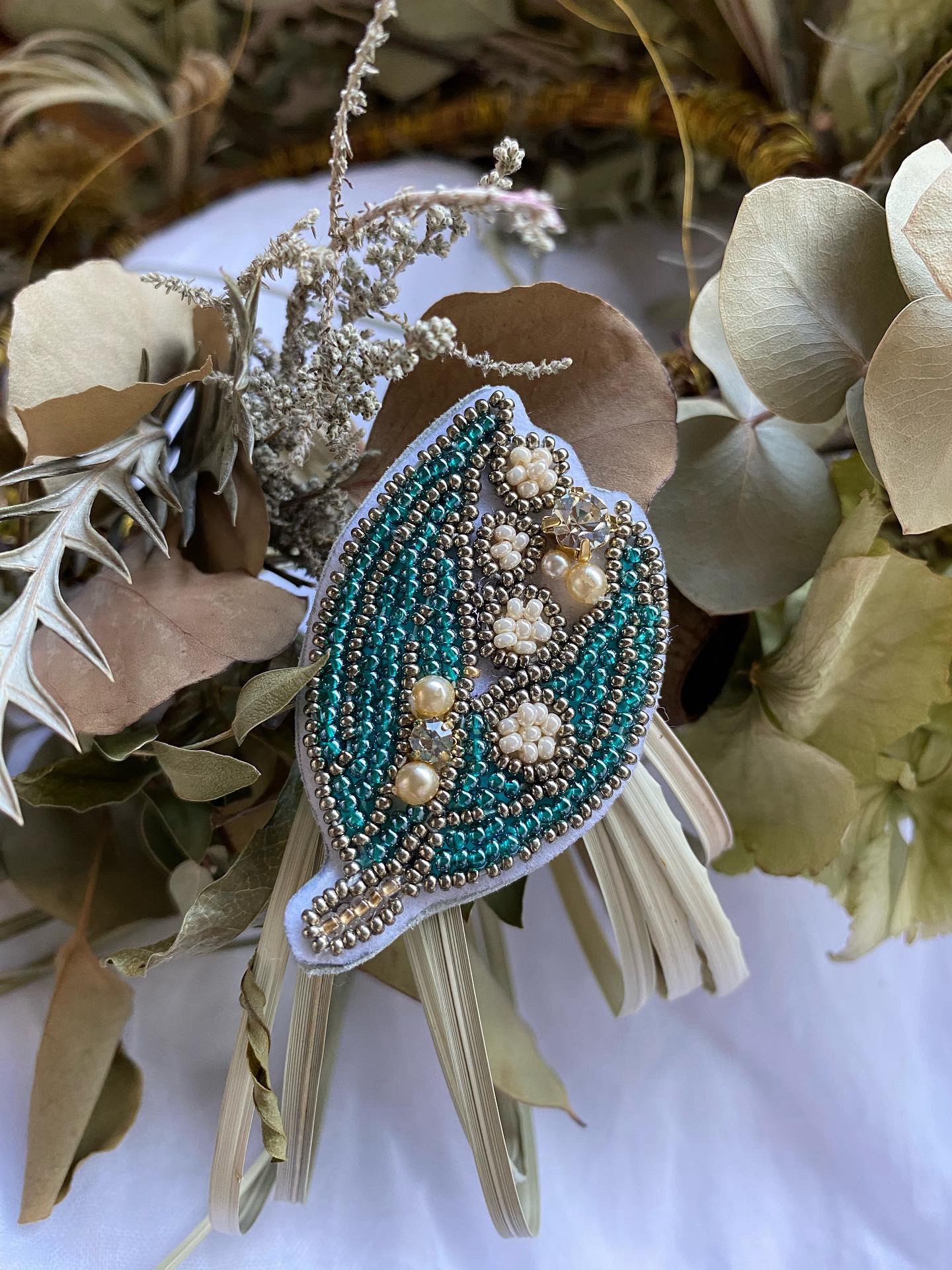 ★美品★APROSIO & CO. ビーズ スズラン ブローチ ビーズ刺繍のブローチ☆スズラン ブローチ COCO 通販 17586300｜Creema