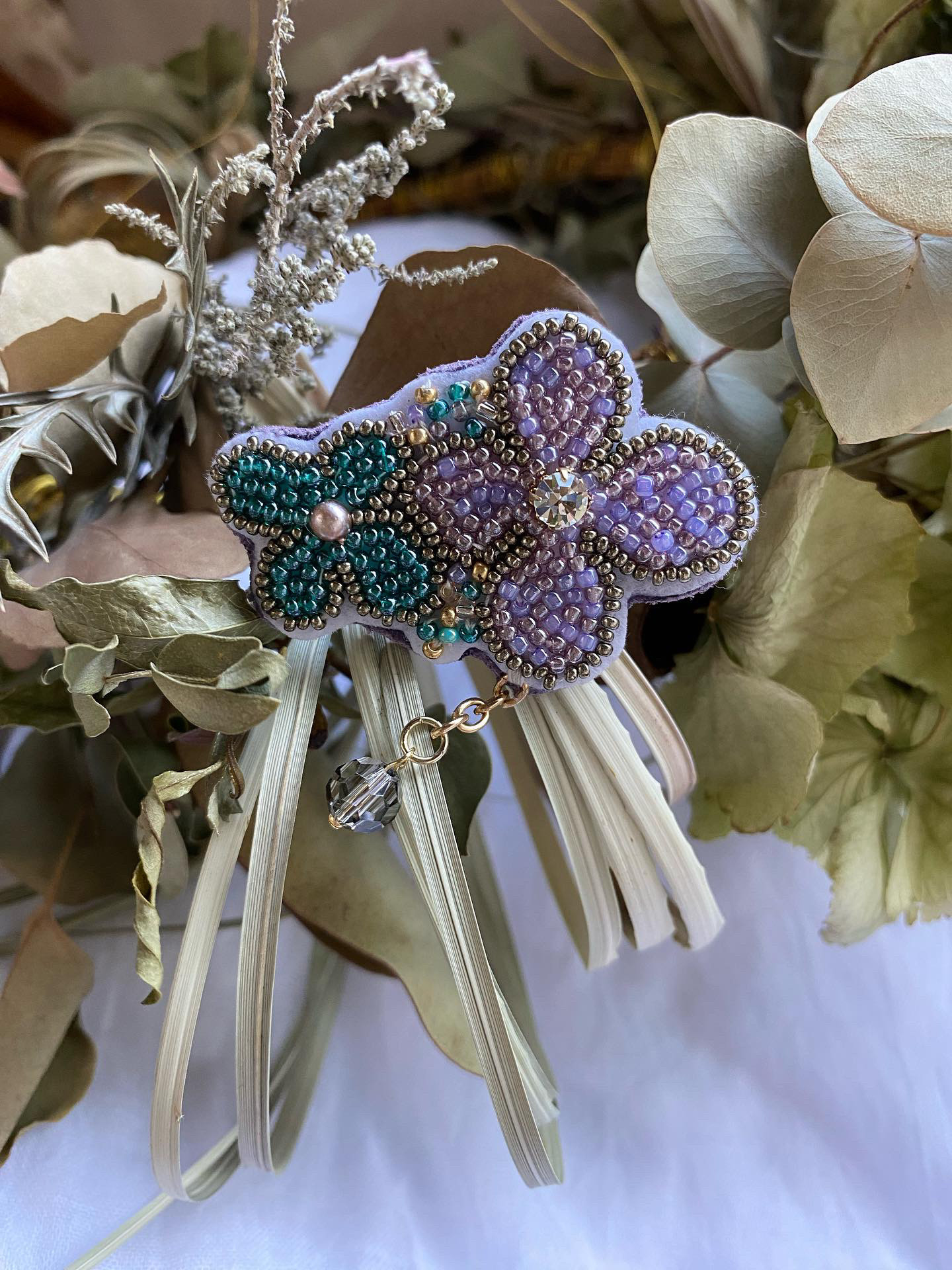 紫陽花 刺繍 ハリネズミ ハンドメイド こり ビーズ ブローチ