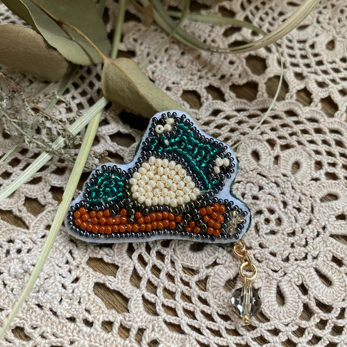 キラキラ カエル、ワニ立体アニマル　ビーズ刺繍ブローチ キラキラ様専用 カエル、ワニ立体アニマル ビーズ刺繍ブローチ