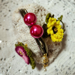 お花のブローチ2個&可愛い猫チャーム付き  あめ玉がま口財布・がま口ポーチ・かぎ針編み 11枚目の画像