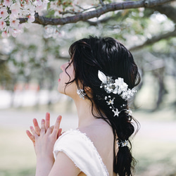 【レビューで送料無料】ホワイトパール × シルバ− 花 髪飾り ウェディング 成人式  結婚式 ブライダル ヘッドドレス 5枚目の画像