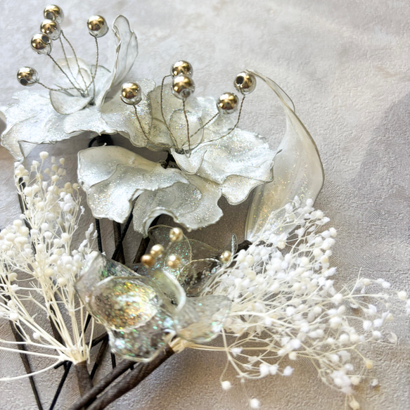 【レビューで送料無料】ホワイトパール × シルバ− 花 髪飾り ウェディング 成人式  結婚式 ブライダル ヘッドドレス 6枚目の画像
