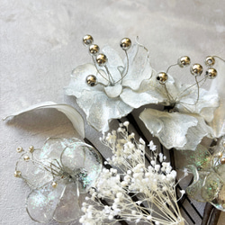 【レビューで送料無料】ホワイトパール × シルバ− 花 髪飾り ウェディング 成人式  結婚式 ブライダル ヘッドドレス 8枚目の画像
