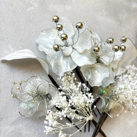 【レビューで送料無料】ホワイトパール × シルバ− 花 髪飾り ウェディング 成人式  結婚式 ブライダル ヘッドドレス 4枚目の画像