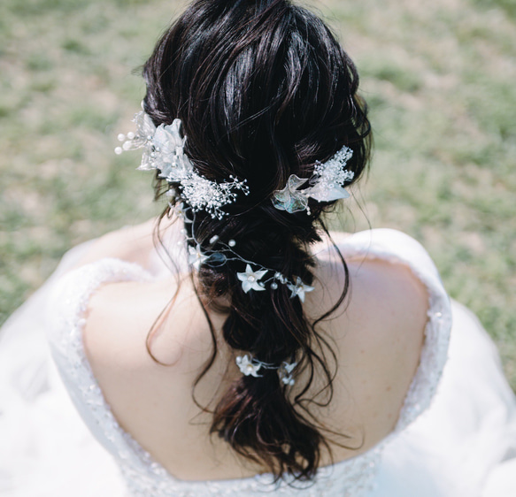 【レビューで送料無料】ホワイトパール × シルバ− 花 髪飾り ウェディング 成人式  結婚式 ブライダル ヘッドドレス 3枚目の画像