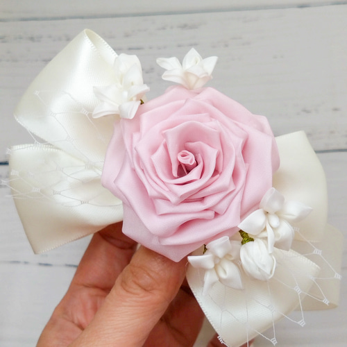 薔薇のマスクチャーム ピンク リボン２個セット⭐️⭐️ハンドメイド わんにゃんおしゃれな薔薇のリボン飾り さくらピンク ペット服