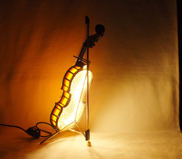 高さ３１ｃｍ、ステンドグラスのバイオリン（LED付き）３Ｌ 5枚目の画像