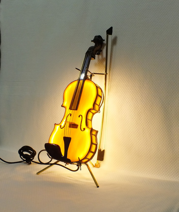 高さ３１ｃｍ、ステンドグラスのバイオリン（LED付き）３Ｌ 6枚目の画像