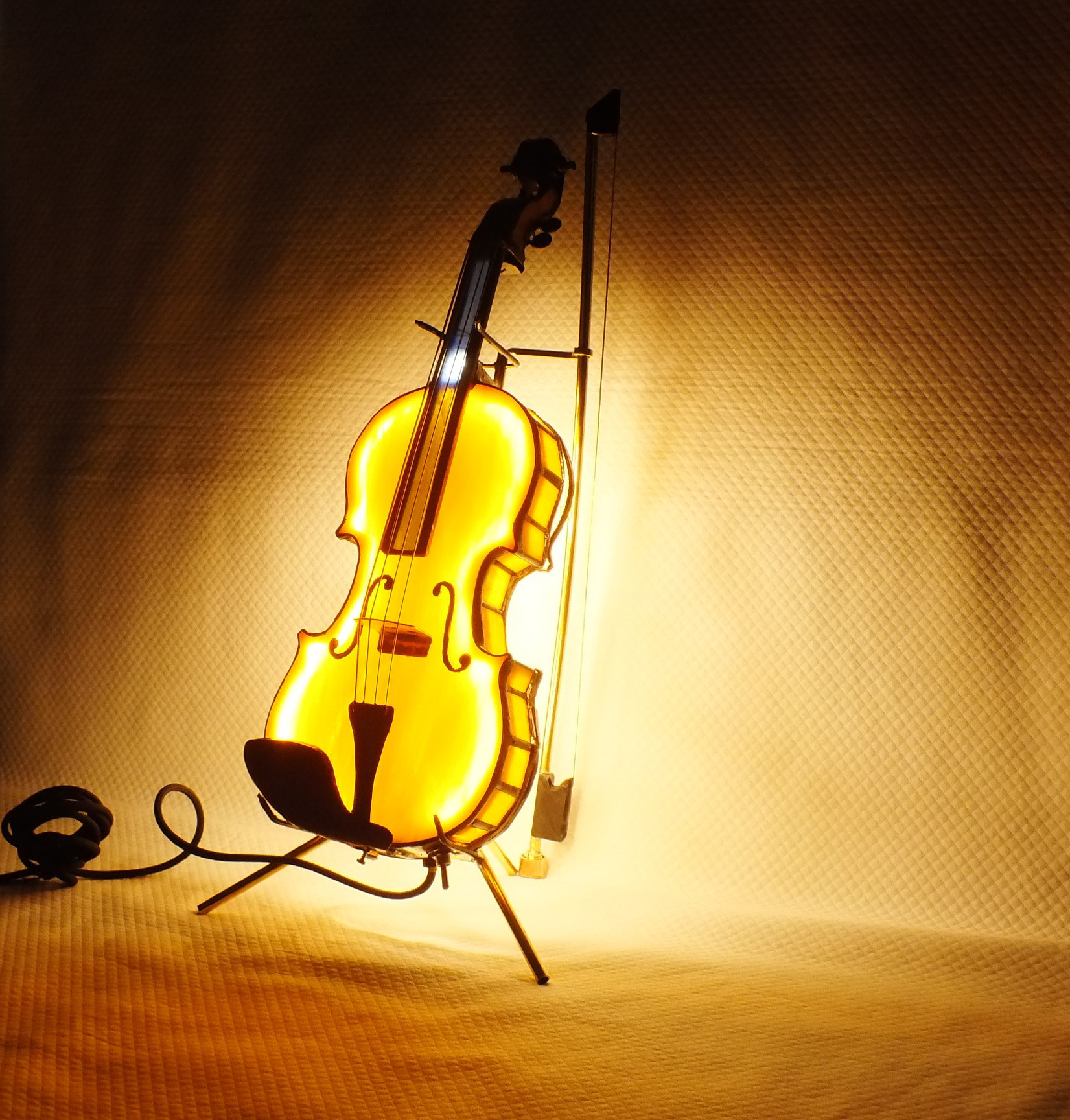 高さ31cm、ステンドグラスのバイオリン（LED付き）3L その他