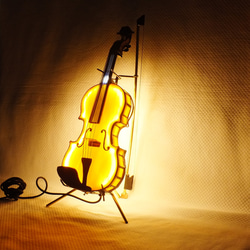 高さ３１ｃｍ、ステンドグラスのバイオリン（LED付き）３Ｌ 1枚目の画像