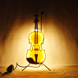 高さ３１ｃｍ、ステンドグラスのバイオリン（LED付き）３Ｌ 2枚目の画像