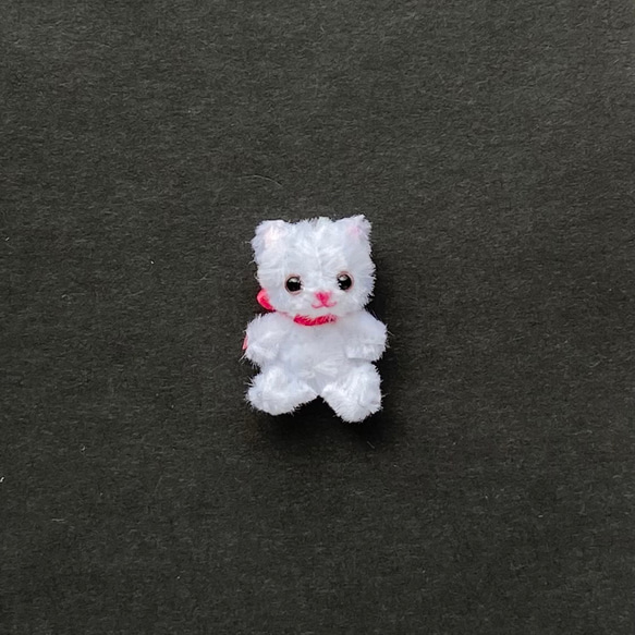 モールアート　白猫　カーネーション風ブーケセット　ラッピング済み　ミニチュアぬいぐるみ　母の日ギフト　2024 6枚目の画像
