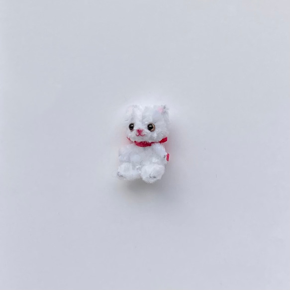 モールアート　白猫　カーネーション風ブーケセット　ラッピング済み　ミニチュアぬいぐるみ　母の日ギフト　2024 5枚目の画像