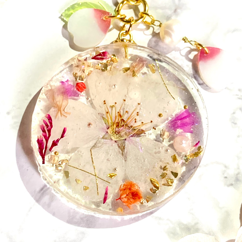 ❤️さえら★ヒスクローネ★可愛い★お花モチーフ付★トイレットペーパーホルダー★豪華 ❤️さえら☆ヒスクローネ☆可愛い☆お花モチーフ付☆トイレット