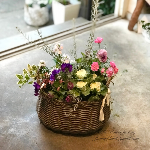 再…販‼︎季節の花の寄せ植えバスケット（お任せ）腐らないバスケット