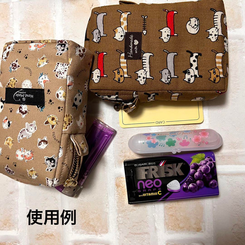 ハンドメイドタバコサイズのポーチ縦型いろいろ猫たちブラウン メガネ  