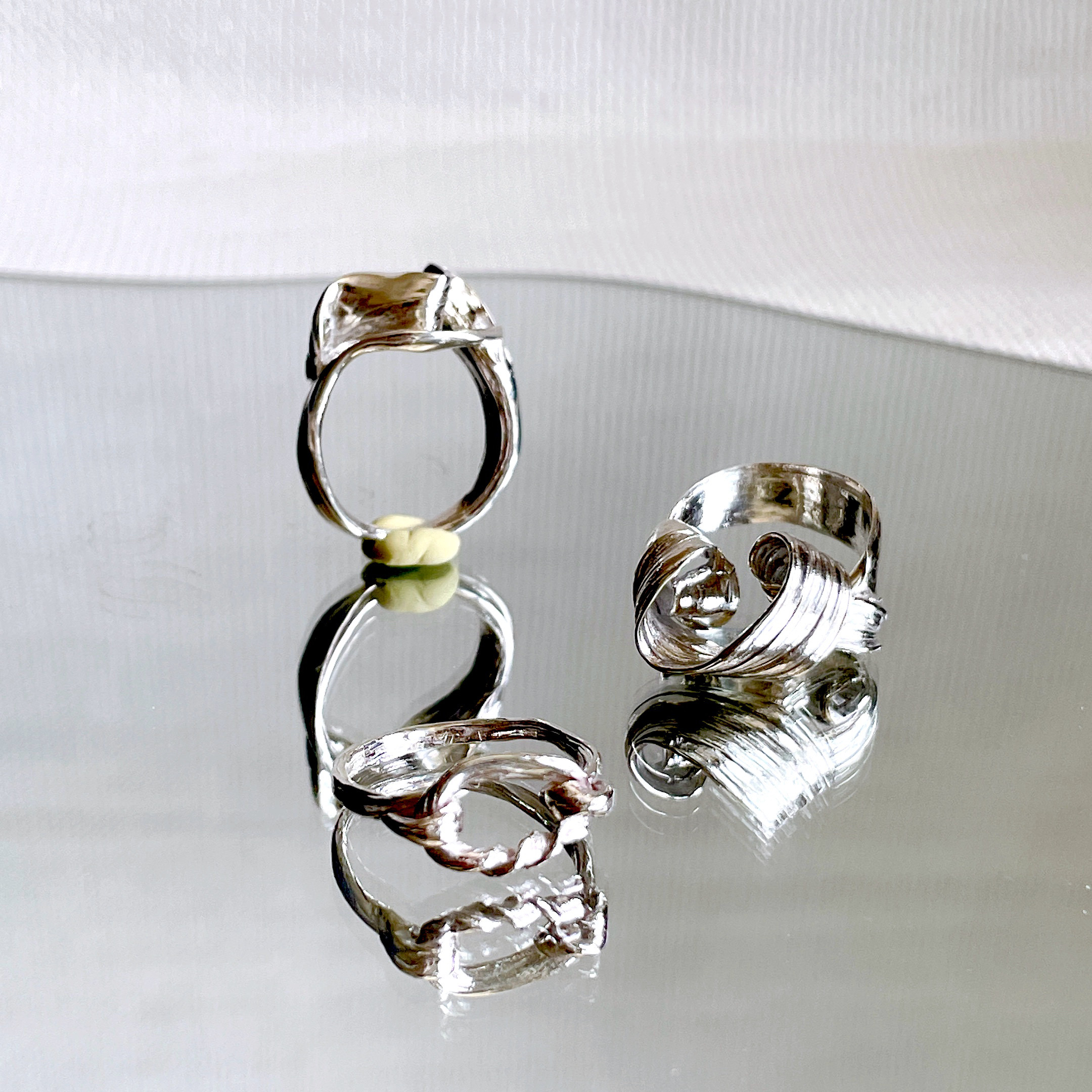 繋がるリング　twist ring 蜜蝋ジュエリー