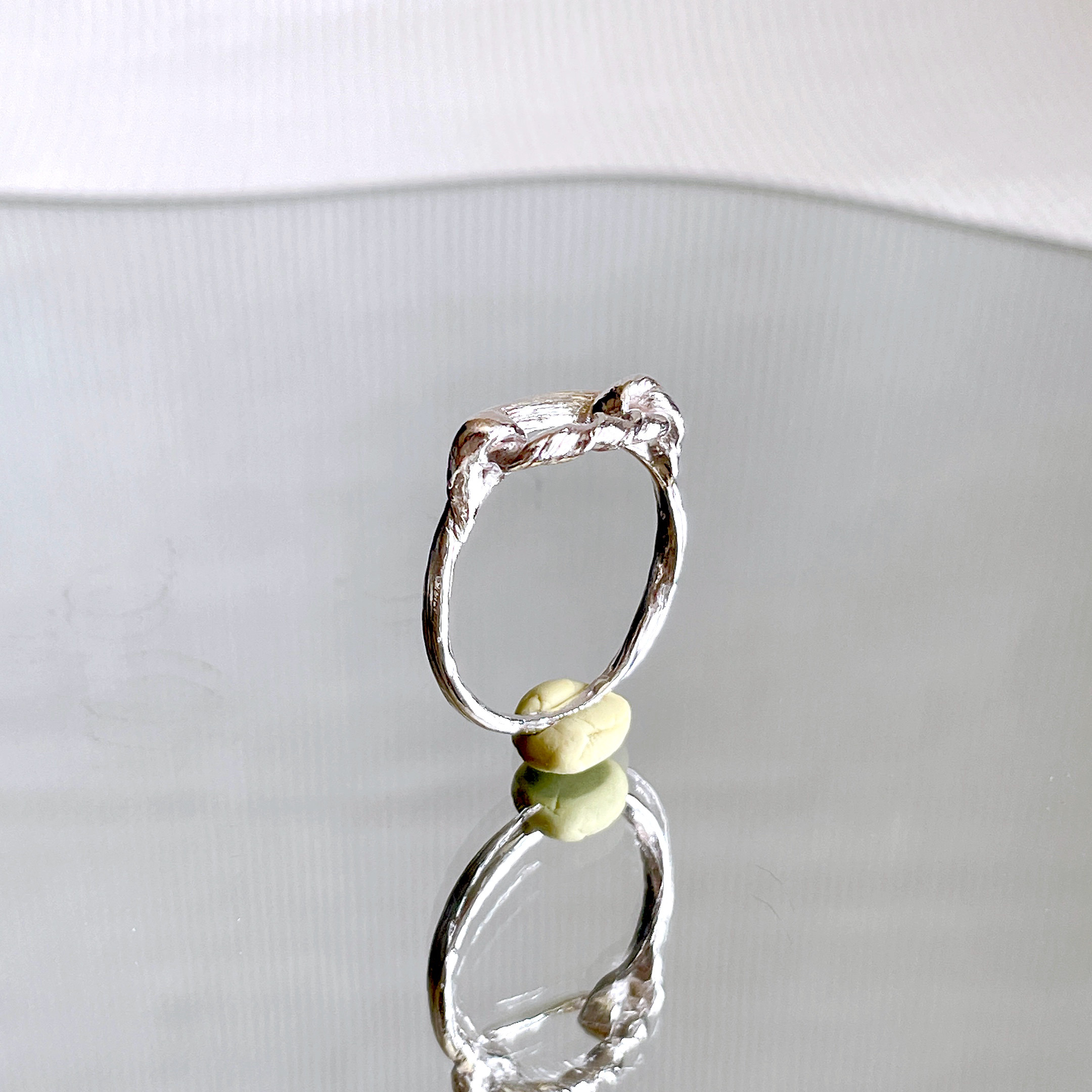 繋がるリング　twist ring 蜜蝋ジュエリー