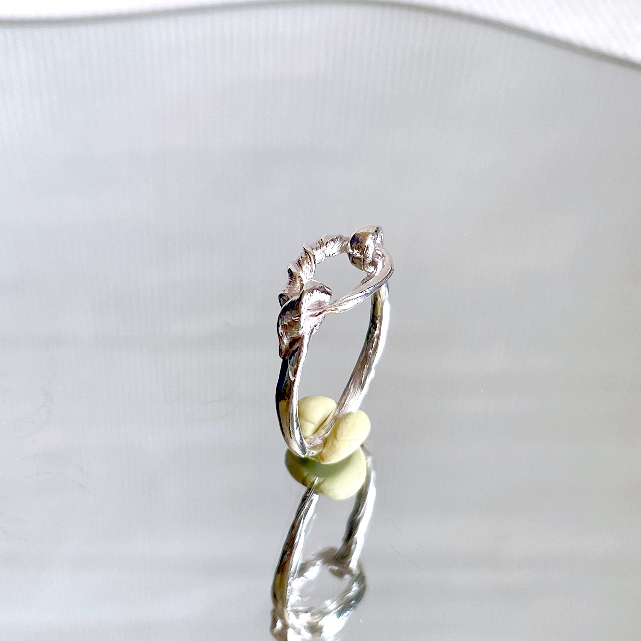 繋がるリング　twist ring 蜜蝋ジュエリー