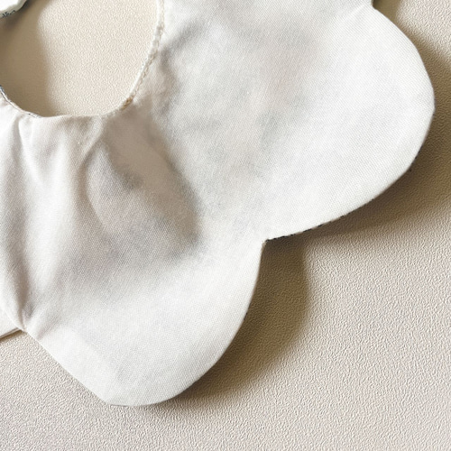 5311 ハンドメイドスタイ　犬　刺繍　名入れスタイ compass1757321868.jpg