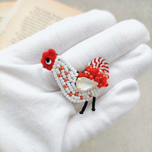 ビーズ刺繍 ニワトリさんブローチ ＊kokko～pop white～ ブローチ