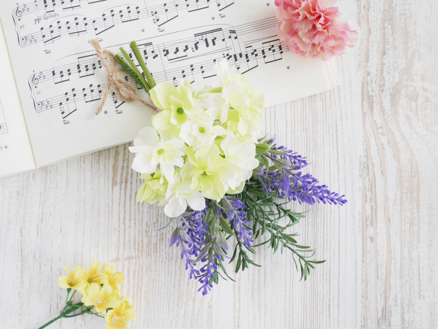 紫陽花とユーカリのスワッグ 2種類のあじさいを使用した 1点