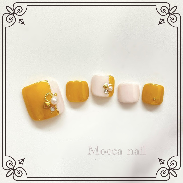 172 】 マスタード× アイボリー フットネイルチップ/ペディキュア/夏  
