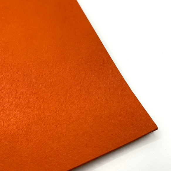 栃木レザー　染料仕上げ　オレンジ　A4サイズ　1.0～1.5mm　革　皮革　本革　ヌメ革　レザークラフト　ハンドメイド 4枚目の画像