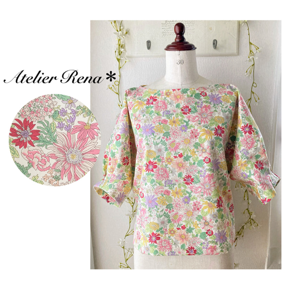 ピンク系の花柄が華やかで大人可愛いコットンタック袖ブラウス
