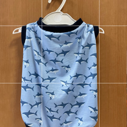 ハンドメイド犬服　接触冷感ニット　シンプルタンクトップ　サメの遊泳2色　オーダー頁　　リブの色を選べます、 1枚目の画像