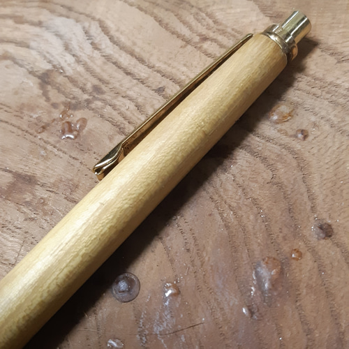 国産金具使用　木軸シャーペン0.5㎜ 水目桜瘤蜜蝋クリーム仕上げ 木軸シャーペン0.5㎜ ハリエンジュ蜜蝋クリーム仕上げ ペン
