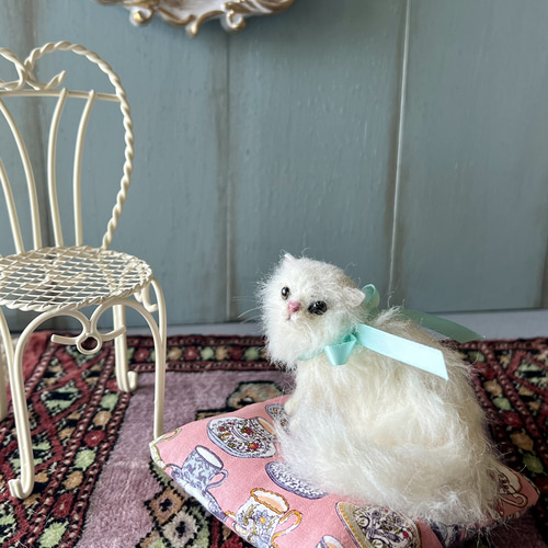 ペルシャ猫のお人形/手のひらサイズの猫/白い猫ペルシャ 羊毛フェルト