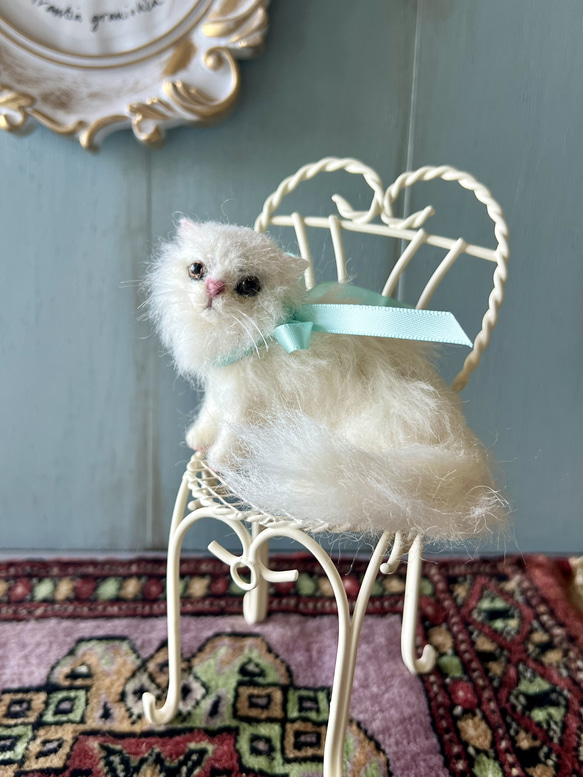 ペルシャ猫のお人形/手のひらサイズの猫/白い猫ペルシャ 1枚目の画像