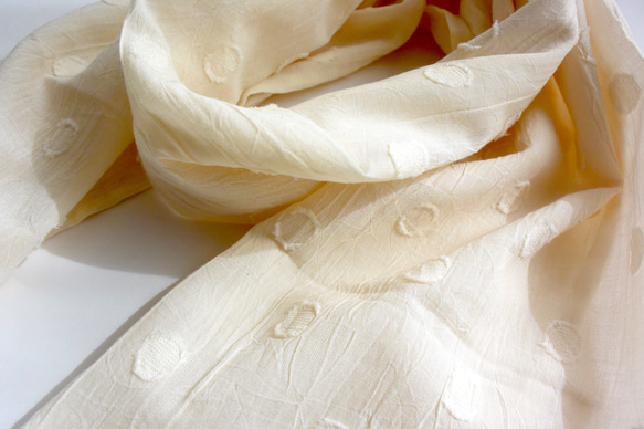 【受注制作】プリーツチュール裾の立体ドット柄コットンワッシャー加工ストール アイボリー 10枚目の画像