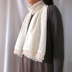 【受注制作】プリーツチュール裾の立体ドット柄コットンワッシャー加工ストール アイボリー 8枚目の画像
