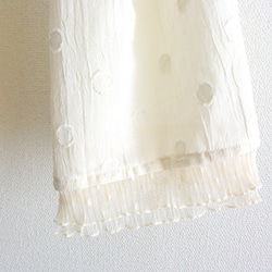 【受注制作】プリーツチュール裾の立体ドット柄コットンワッシャー加工ストール アイボリー 5枚目の画像