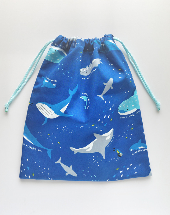 35×30  巾着　お着替え袋　　海の生き物　魚　サメ　クジラ 1枚目の画像