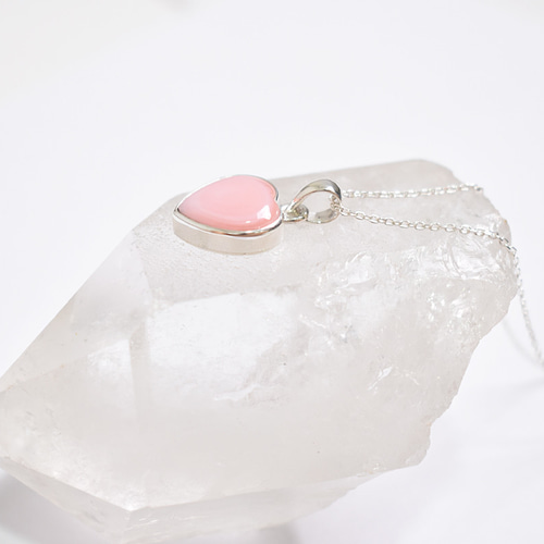 ピンク色のハートのクィーンコンクシェルシルバーネックレス シルバー