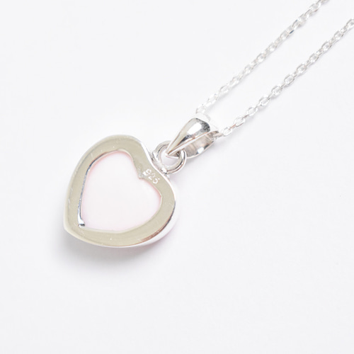 ピンク色のハートのクィーンコンクシェルシルバーネックレス