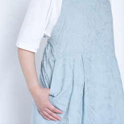 緞帶可調式圍裙洋裝【有機棉提花布料/杜松子染色】 第3張的照片